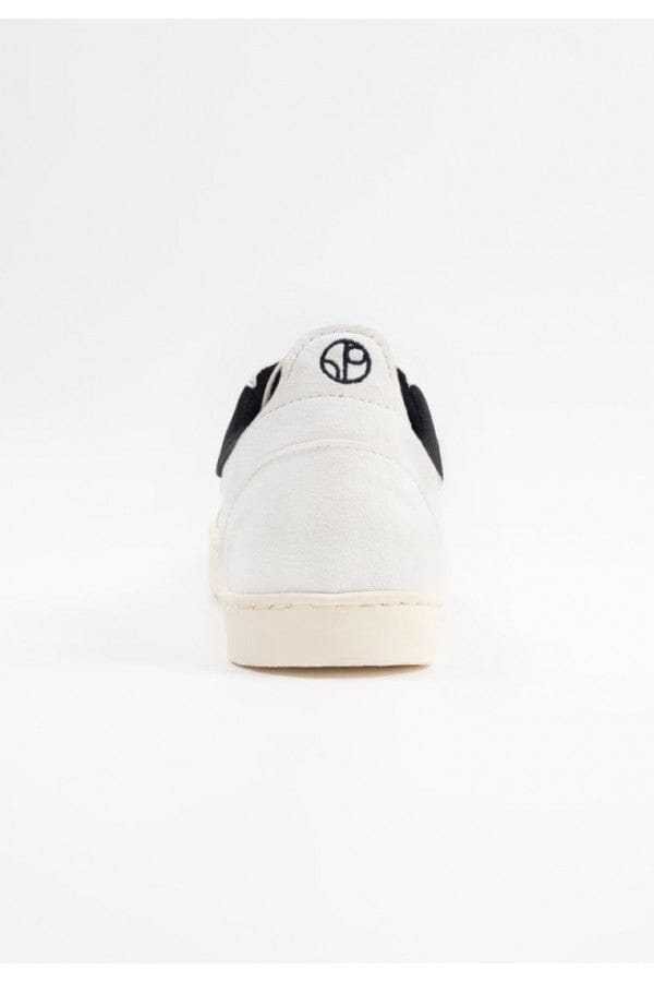 Borås Classic Sneakers Latte Sneaker 1 People