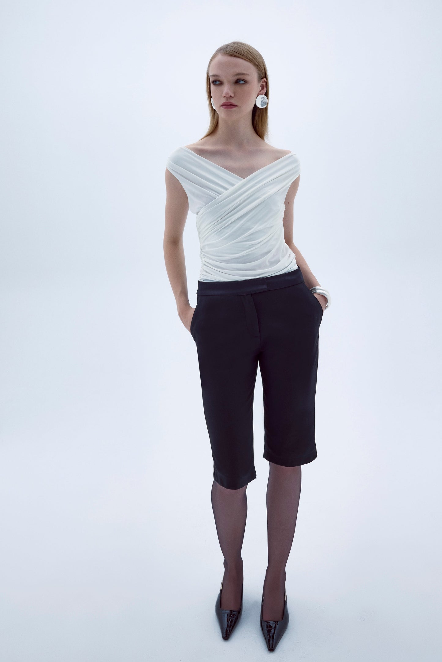 ARCED CAPRI TROUSERS