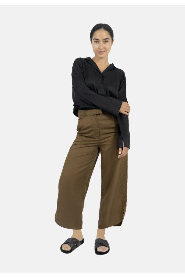 Auckland Pants in Taupe - 1People at LabelRow