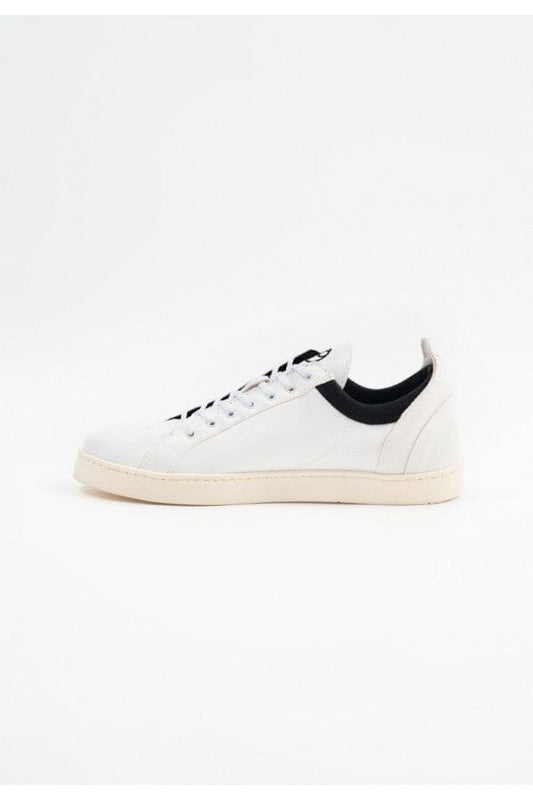 Borås Classic Sneakers Latte Sneaker 1 People 