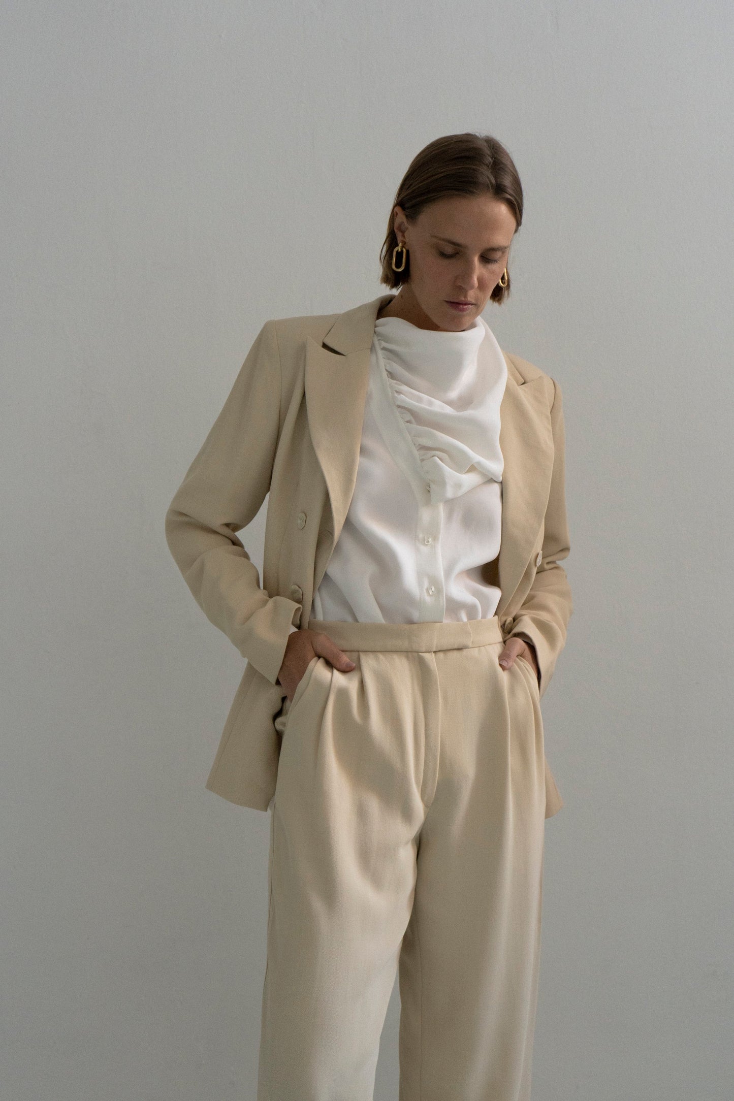 Rivne Beige Gentle Woman Suit